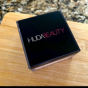 SOLD DO NOT BUY Huda Beauty Easy Bake Loose Baking and Setting Powder